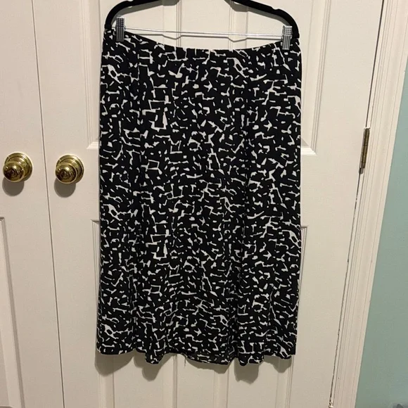 🐥Briggs New York Abstract Black and White Midi Skirt - Picture 1 of 5